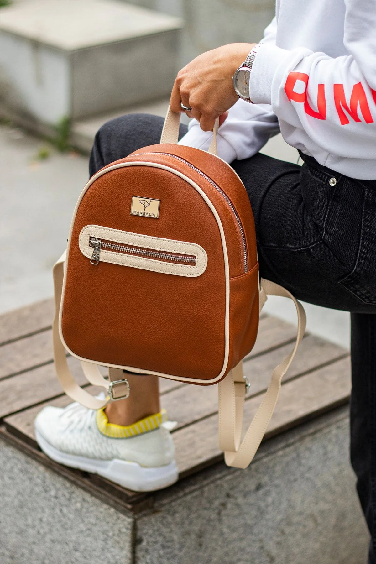 Sac à dos femme multi-compartiments taba beige avec poches zippées – Oslo – Image 2