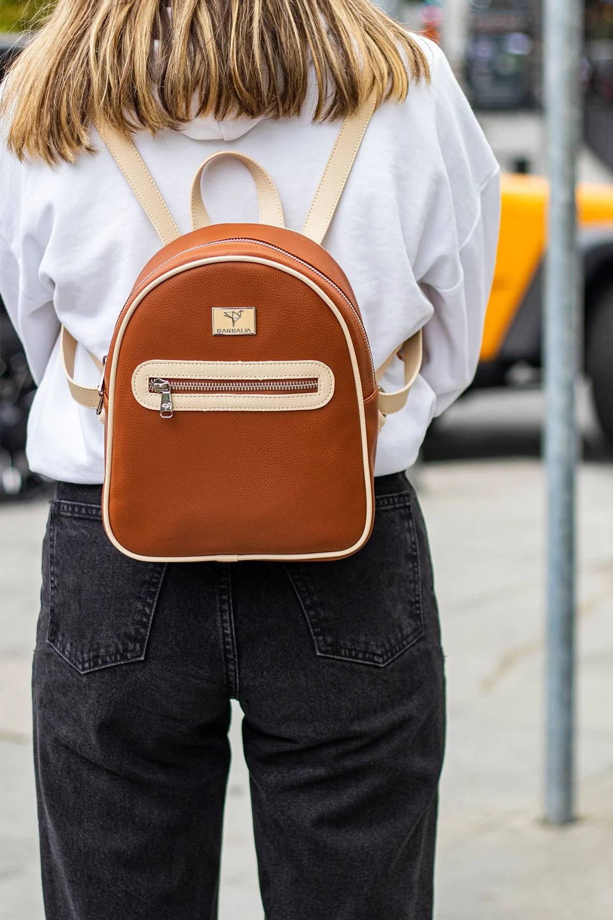Sac à dos femme multi-compartiments taba beige avec poches zippées – Oslo – Image 4