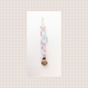 Tête de lylotte – Attache tétine carreaux pastels