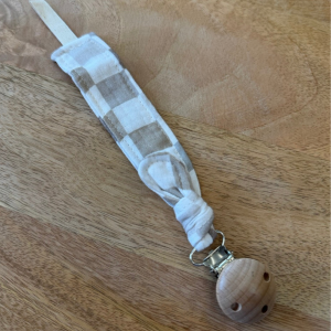 Tête de lylotte – Attache tétine damier nude