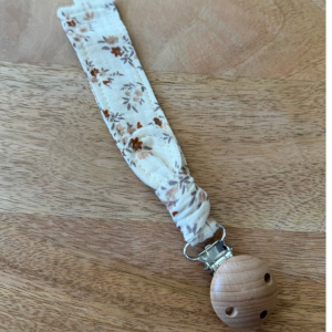 Tête de lylotte – Attache tétine esprit bohème