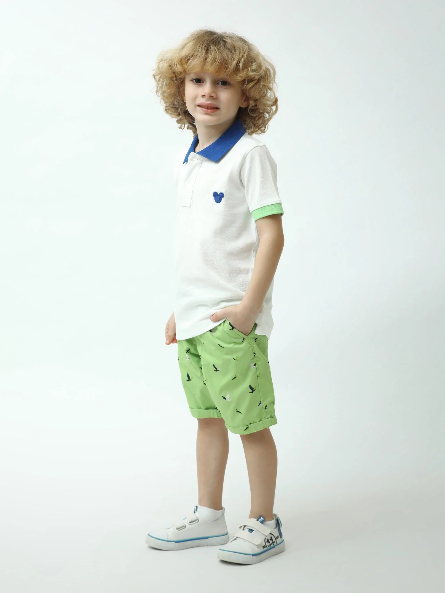 Short garçon vert fluo imprimé oiseaux avec poches et cordon - SHR24SGBS75309MB1 – Image 6