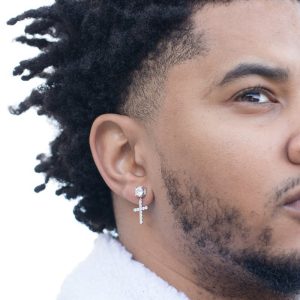 Boucle d&rsquo;oreille croix homme